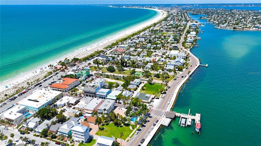 待售: $3,999,000 (0.35 acres)