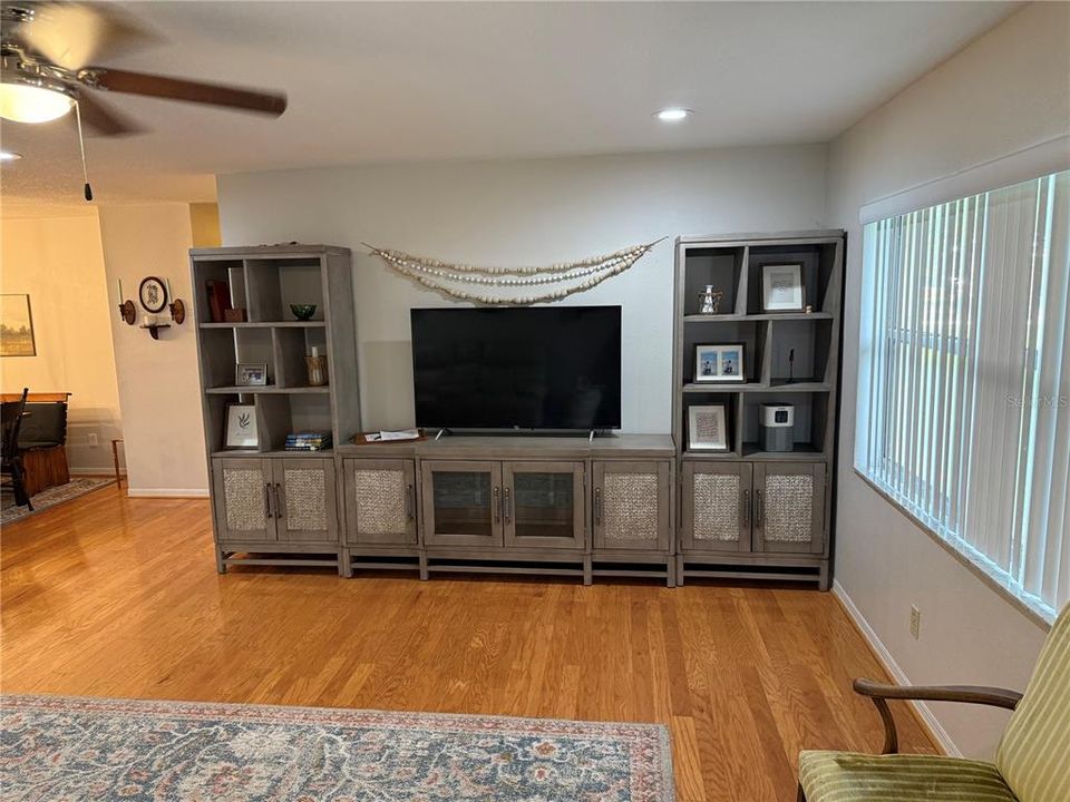 На продажу: $360,000 (3 спален, 2 ванн, 1876 Квадратных фут)