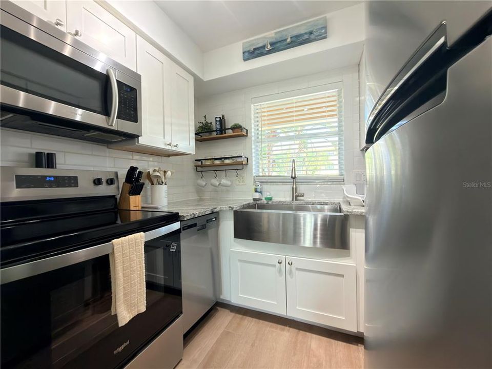 For Rent: $2,000 (2 beds, 1 baths, 771 Square Feet)