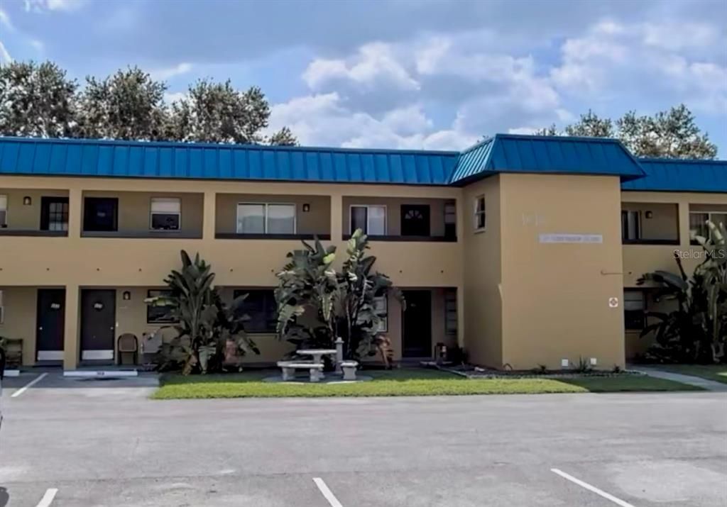 For Rent: $2,000 (2 beds, 1 baths, 771 Square Feet)