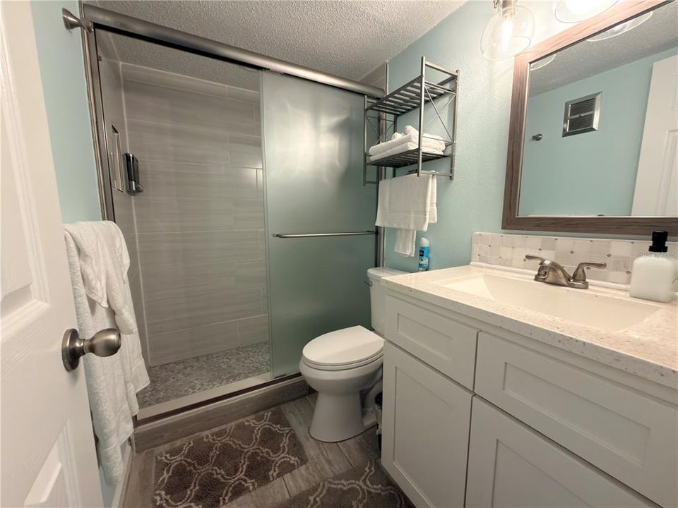 For Rent: $2,000 (2 beds, 1 baths, 771 Square Feet)