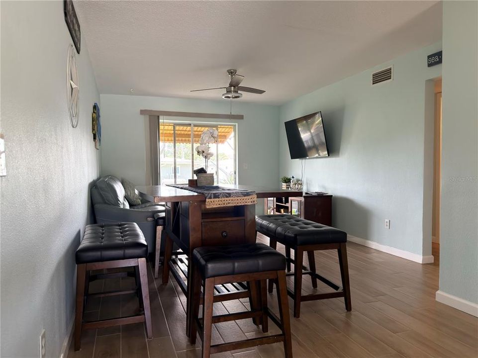 For Rent: $2,000 (2 beds, 1 baths, 771 Square Feet)