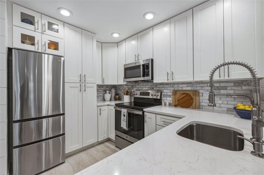 For Sale: $359,000 (2 beds, 1 baths, 825 Square Feet)