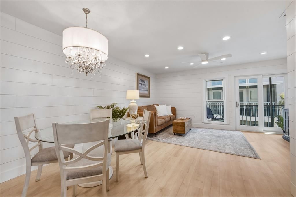 For Sale: $359,000 (2 beds, 1 baths, 825 Square Feet)