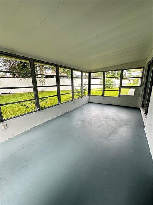 For Sale: $210,900 (2 beds, 2 baths, 1121 Square Feet)