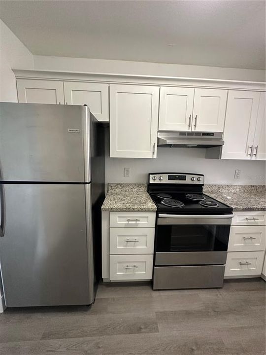 For Sale: $210,900 (2 beds, 2 baths, 1121 Square Feet)