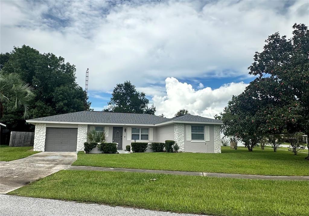 For Sale: $210,900 (2 beds, 2 baths, 1121 Square Feet)