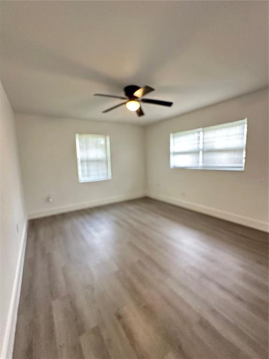 For Sale: $210,900 (2 beds, 2 baths, 1121 Square Feet)