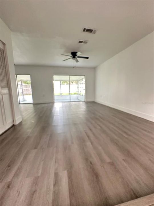 For Sale: $210,900 (2 beds, 2 baths, 1121 Square Feet)