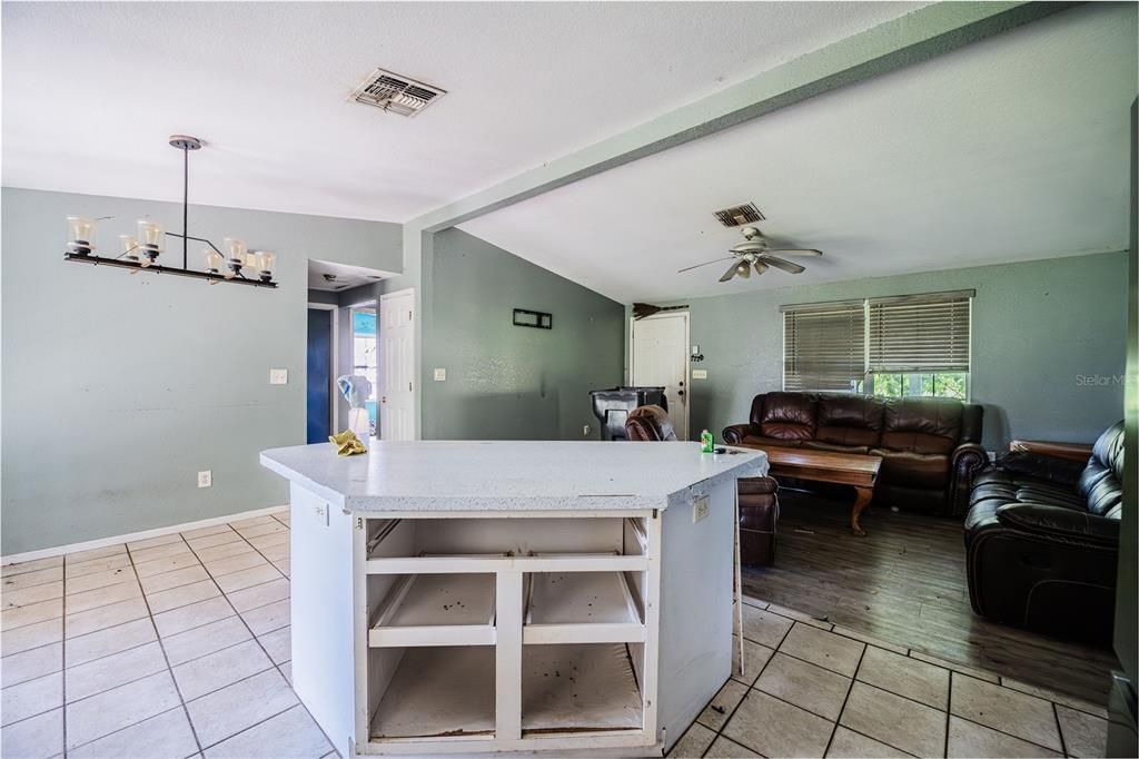 For Sale: $198,000 (3 beds, 2 baths, 1200 Square Feet)