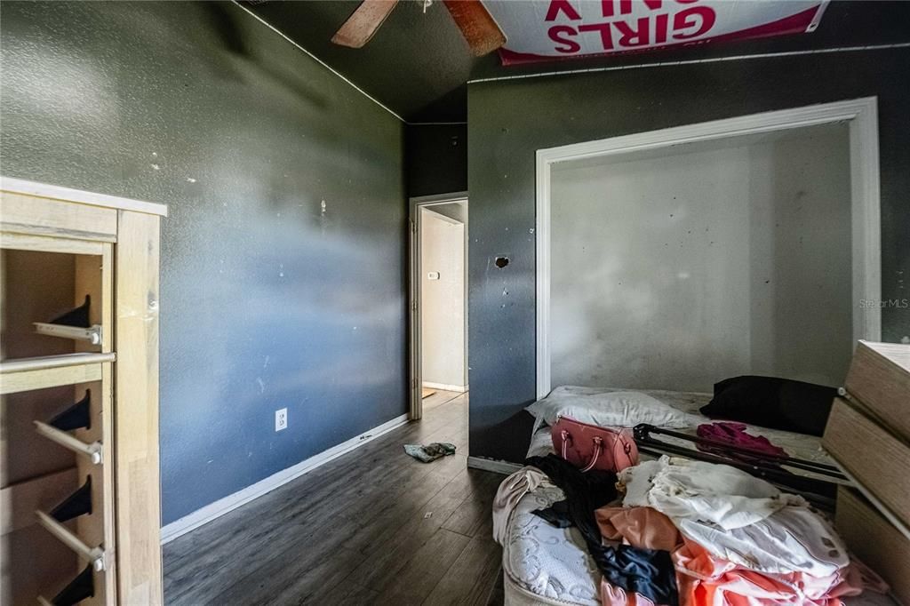 For Sale: $198,000 (3 beds, 2 baths, 1200 Square Feet)