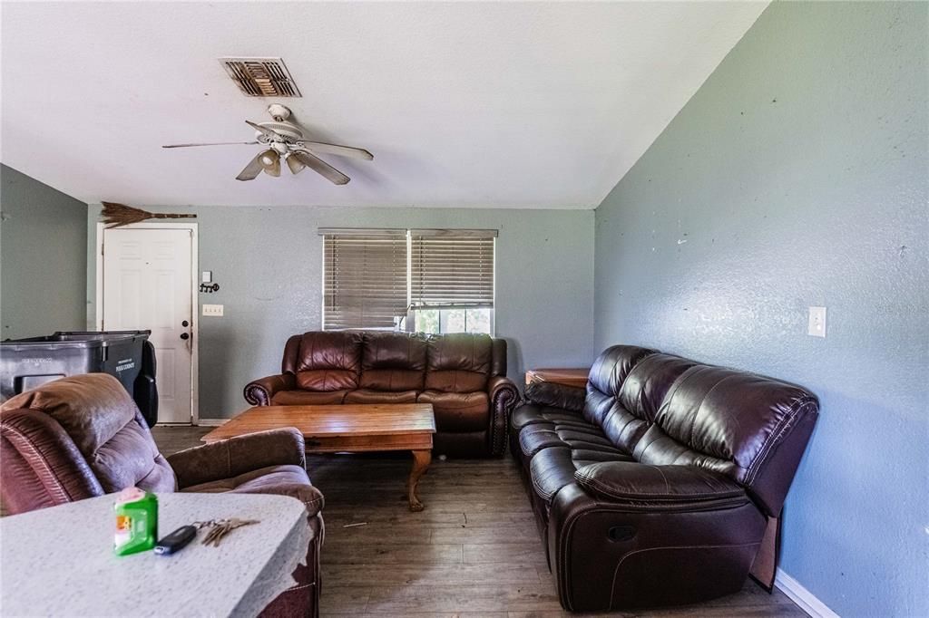 For Sale: $198,000 (3 beds, 2 baths, 1200 Square Feet)