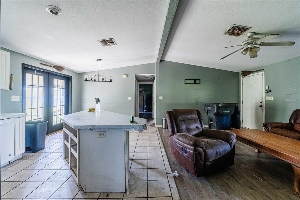 For Sale: $198,000 (3 beds, 2 baths, 1200 Square Feet)