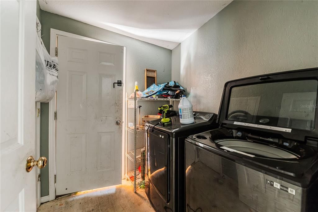 For Sale: $198,000 (3 beds, 2 baths, 1200 Square Feet)