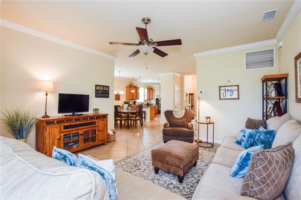 En Venta: $385,000 (3 camas, 2 baños, 1677 Pies cuadrados)