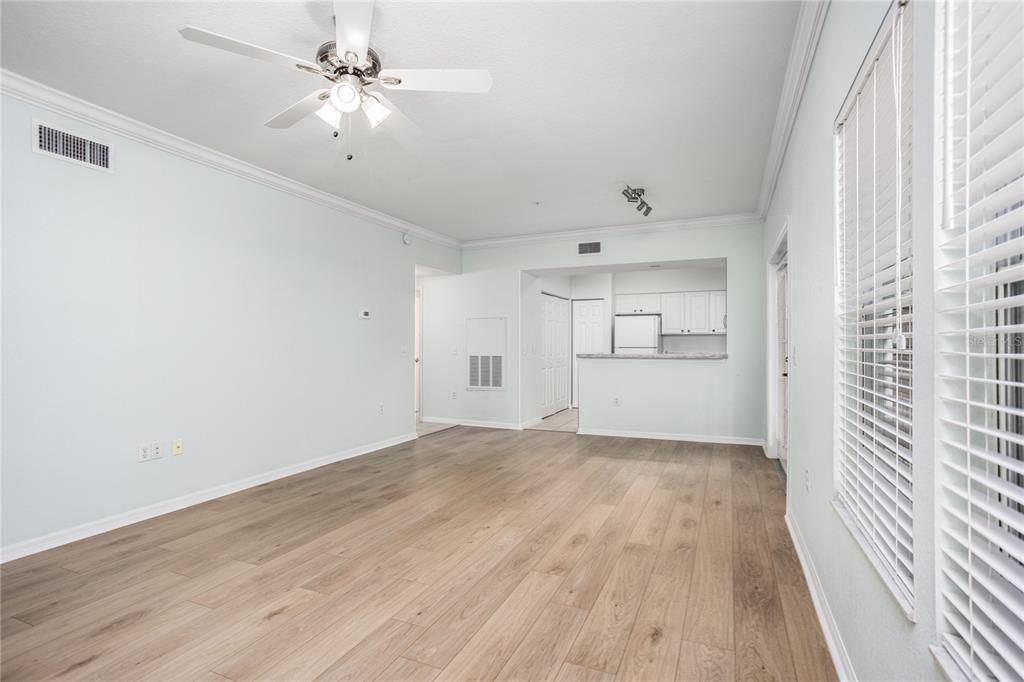 For Sale: $215,000 (2 beds, 2 baths, 1088 Square Feet)