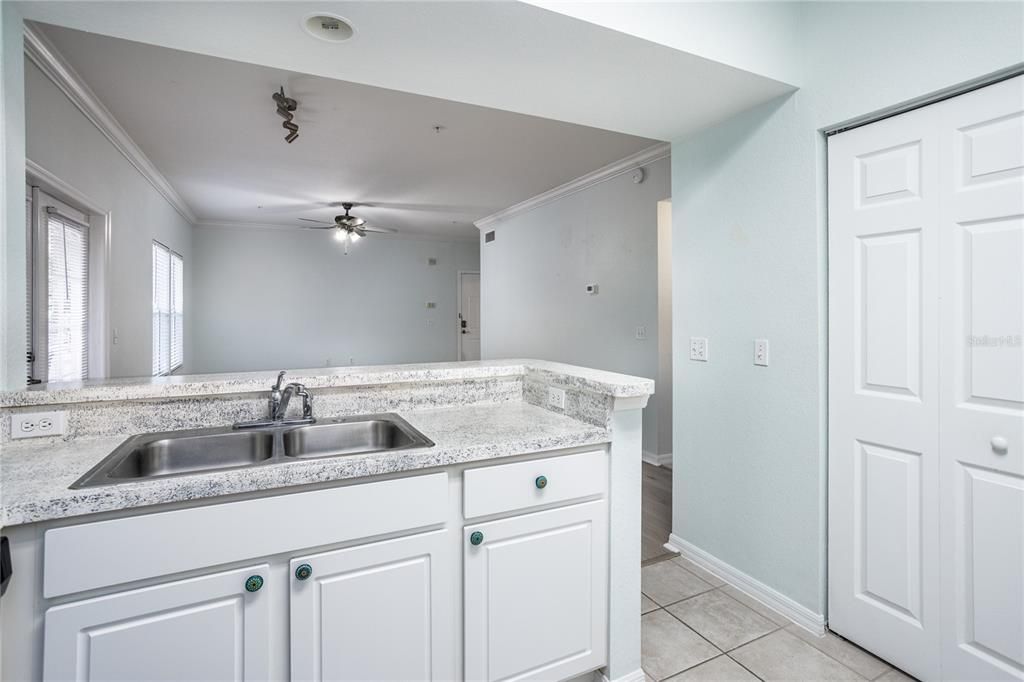 For Sale: $215,000 (2 beds, 2 baths, 1088 Square Feet)