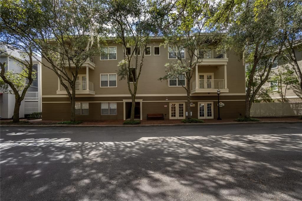 For Sale: $215,000 (2 beds, 2 baths, 1088 Square Feet)