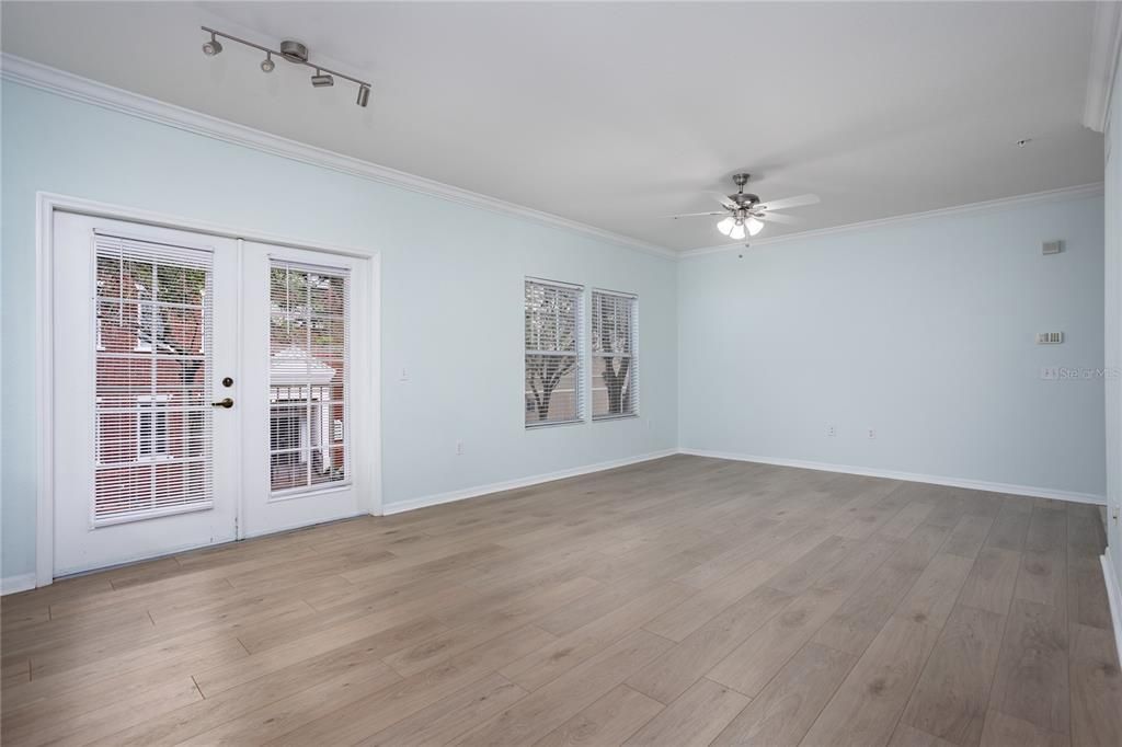 For Sale: $215,000 (2 beds, 2 baths, 1088 Square Feet)