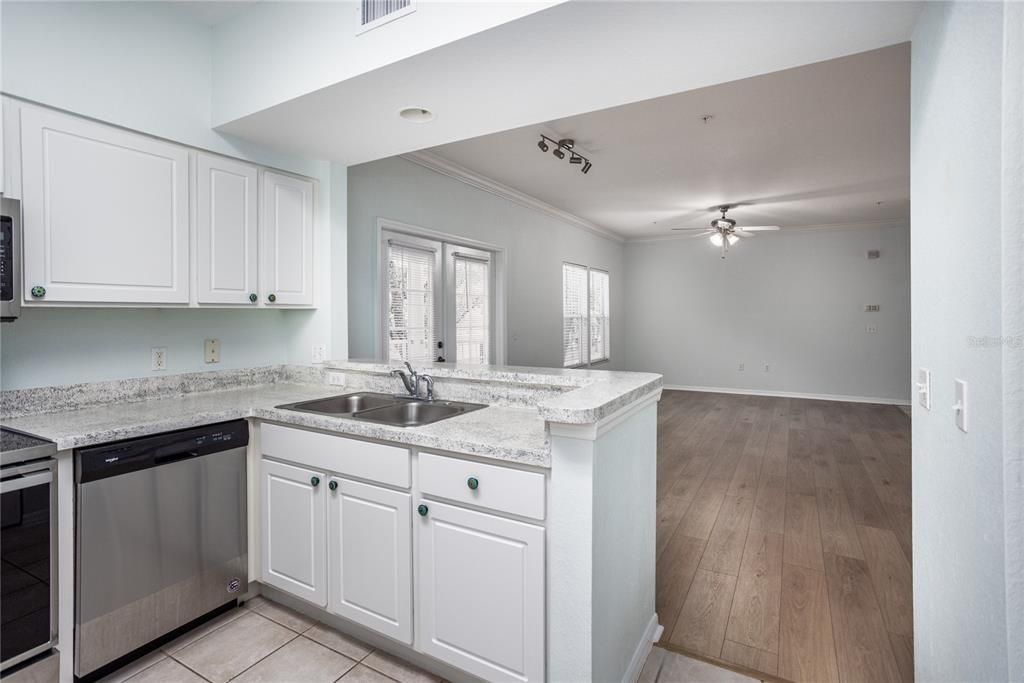 For Sale: $215,000 (2 beds, 2 baths, 1088 Square Feet)