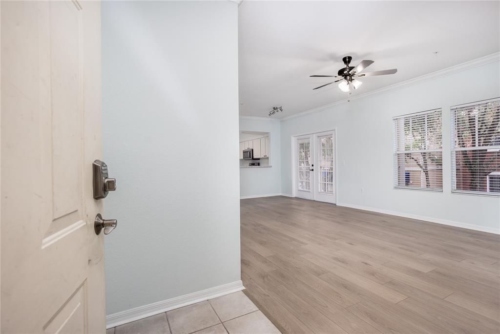 For Sale: $215,000 (2 beds, 2 baths, 1088 Square Feet)