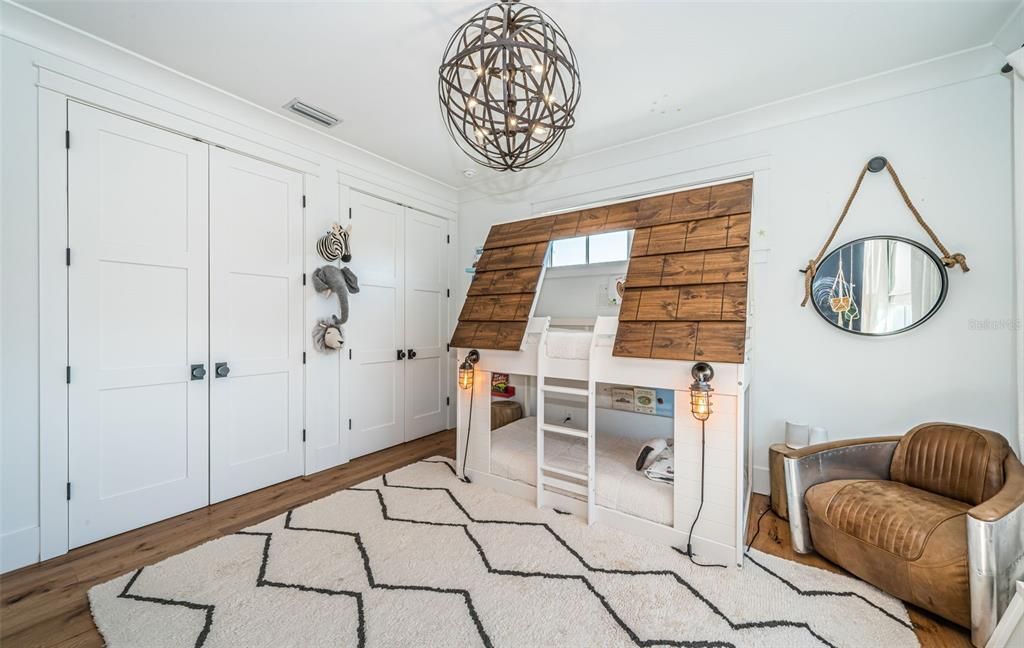 For Sale: $3,100,000 (5 beds, 4 baths, 4335 Square Feet)