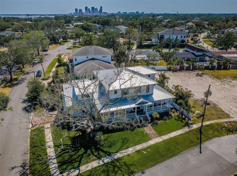 For Sale: $3,100,000 (5 beds, 4 baths, 4335 Square Feet)