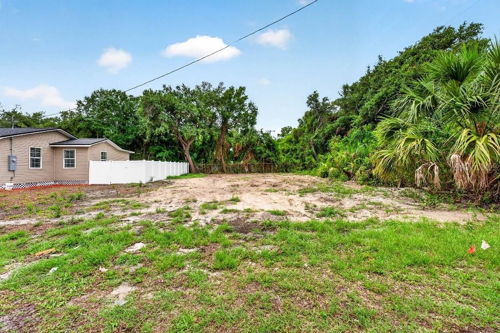 На продажу: $45,000 (0.11 acres)