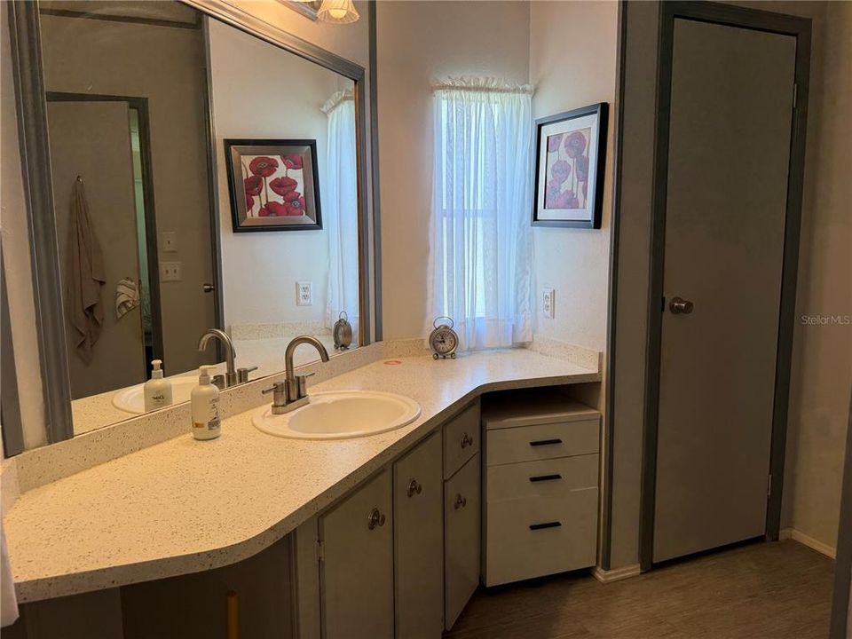 For Sale: $180,000 (2 beds, 2 baths, 1120 Square Feet)