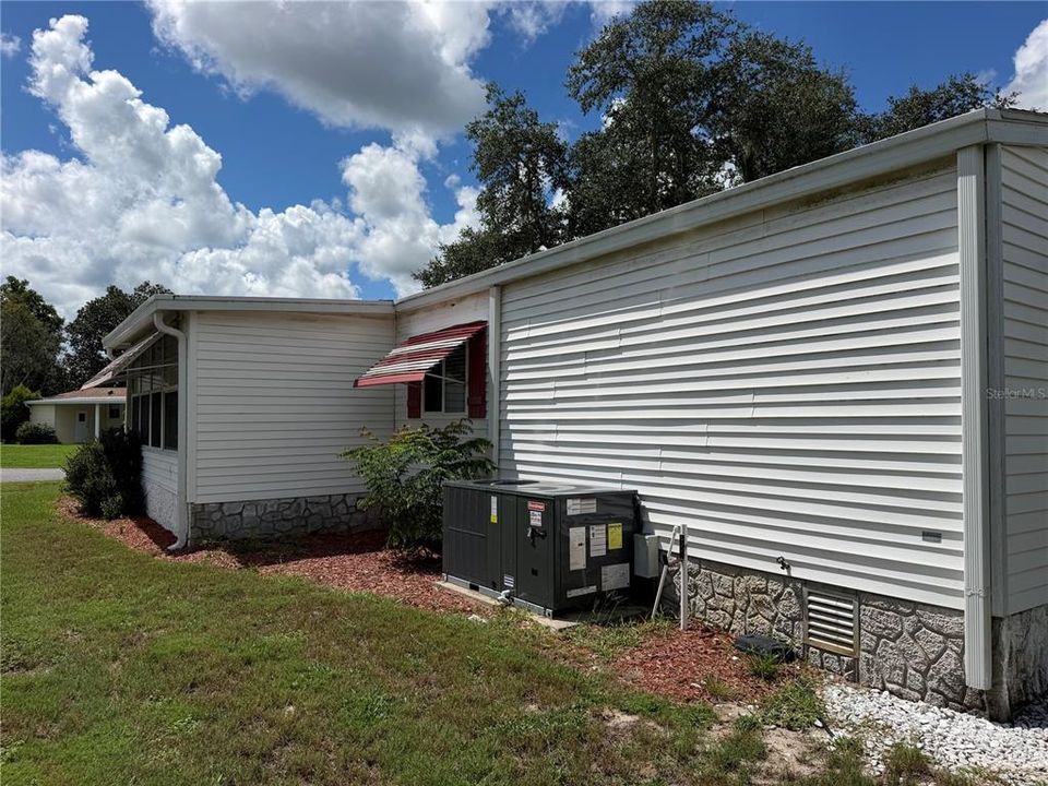 For Sale: $180,000 (2 beds, 2 baths, 1120 Square Feet)