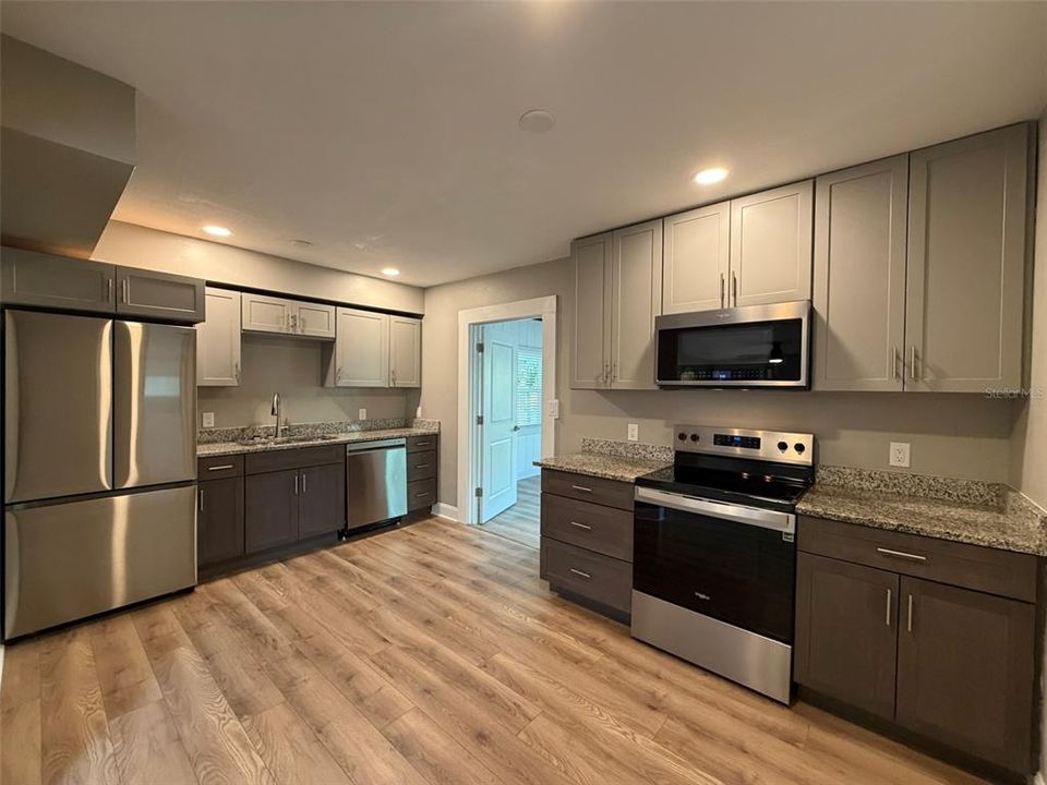 For Rent: $2,100 (3 beds, 1 baths, 1000 Square Feet)