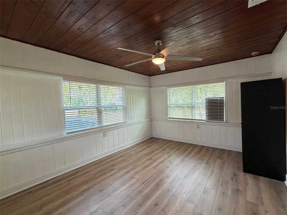 For Rent: $2,100 (3 beds, 1 baths, 1000 Square Feet)