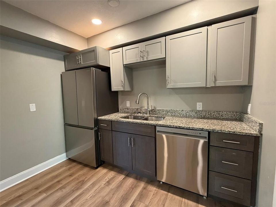 For Rent: $2,100 (3 beds, 1 baths, 1000 Square Feet)