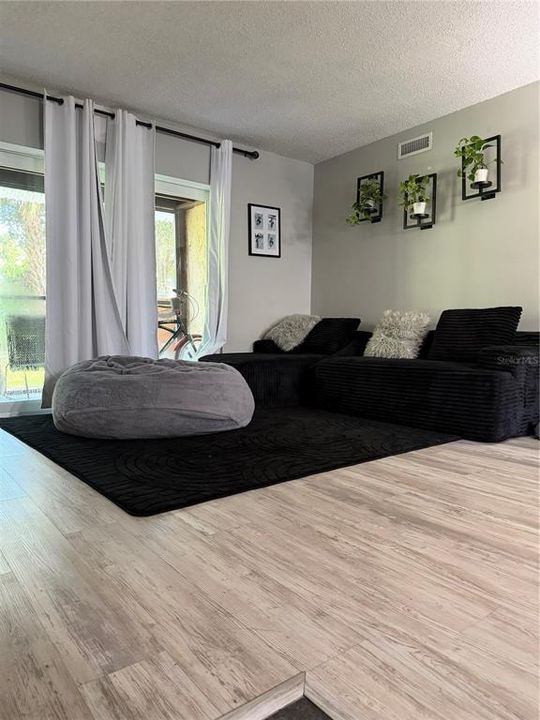 En Venta: $129,990 (2 camas, 2 baños, 967 Pies cuadrados)
