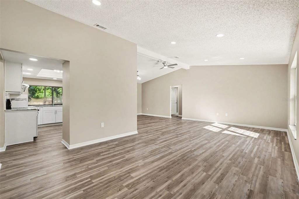 For Sale: $309,999 (3 beds, 2 baths, 1722 Square Feet)