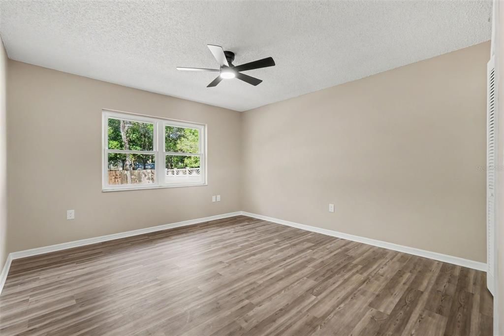 For Sale: $309,999 (3 beds, 2 baths, 1722 Square Feet)
