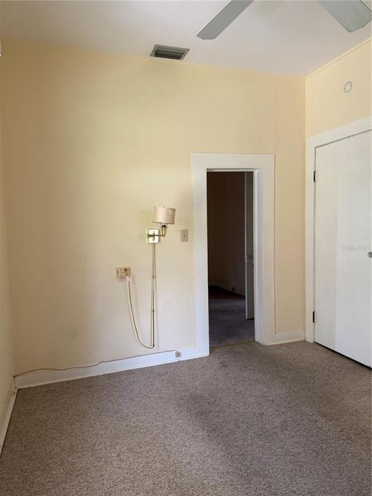 For Sale: $185,000 (2 beds, 1 baths, 912 Square Feet)