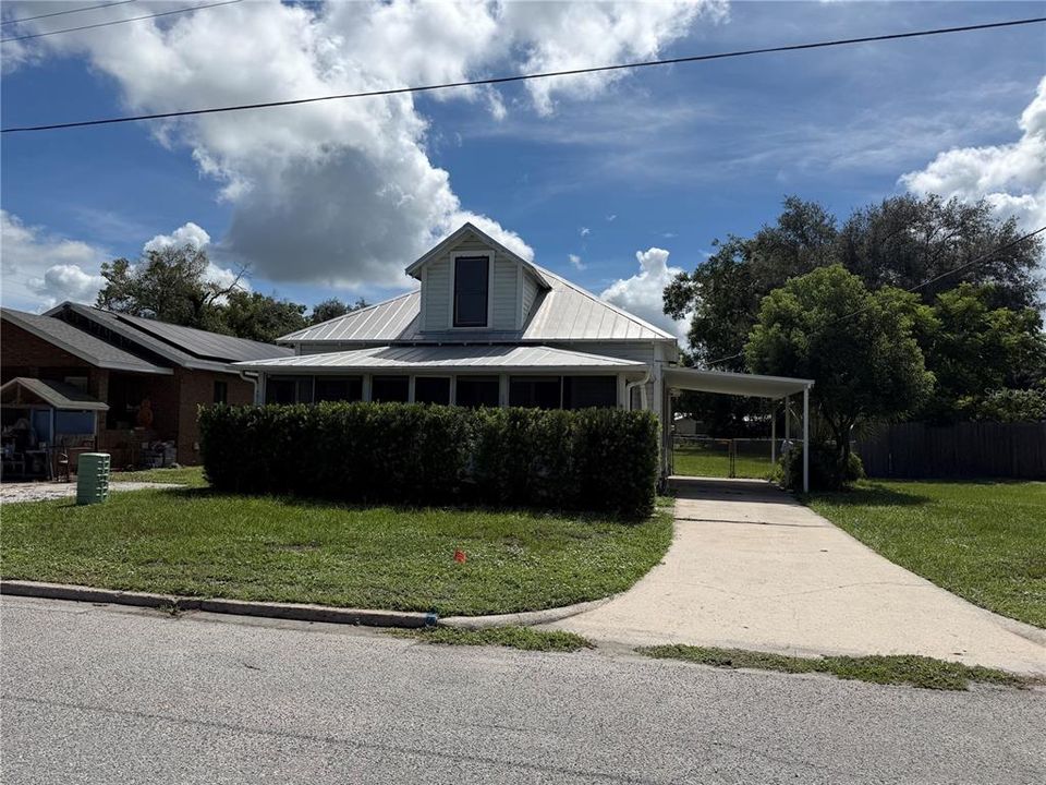 For Sale: $185,000 (2 beds, 1 baths, 912 Square Feet)