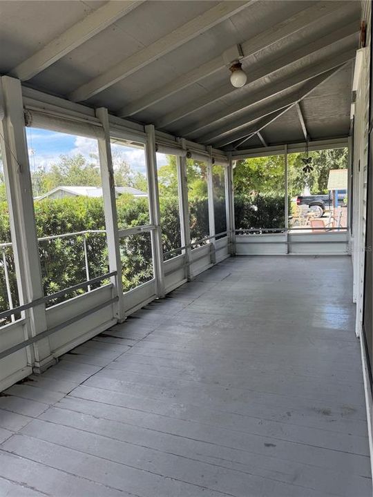 For Sale: $185,000 (2 beds, 1 baths, 912 Square Feet)