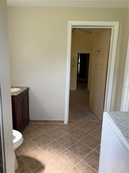 For Sale: $185,000 (2 beds, 1 baths, 912 Square Feet)