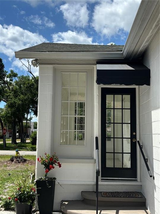 For Rent: $1,850 (2 beds, 1 baths, 1200 Square Feet)