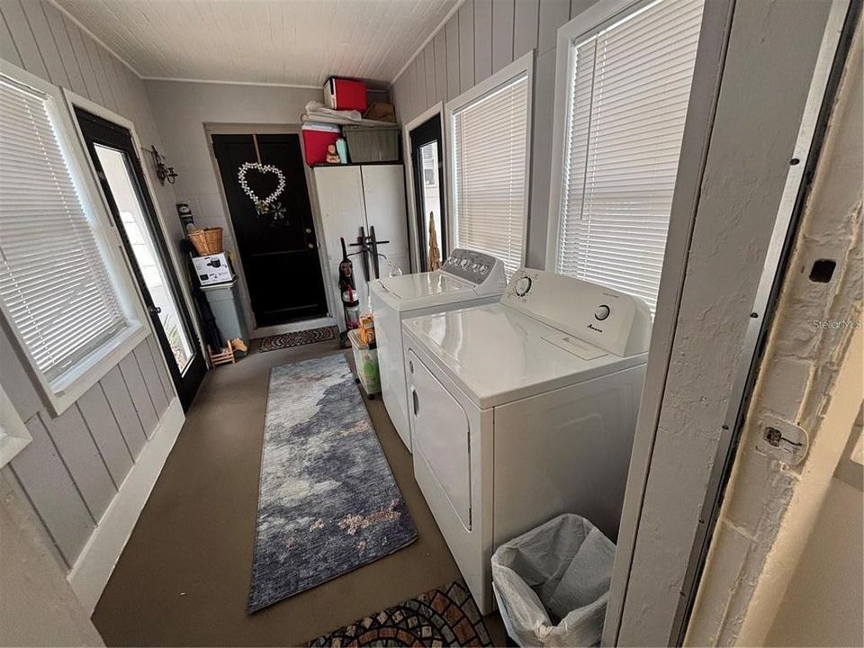 For Rent: $1,850 (2 beds, 1 baths, 1200 Square Feet)