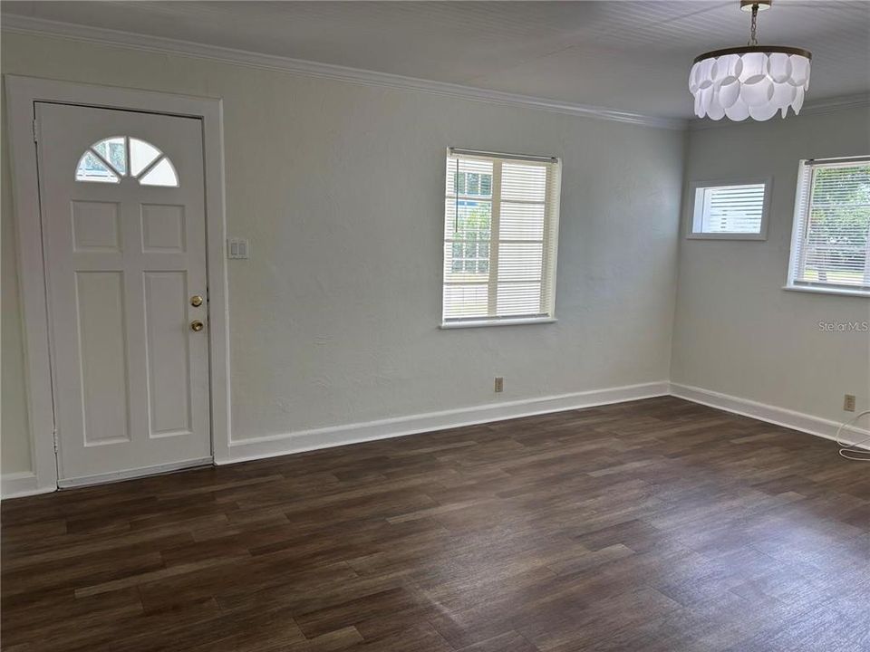 For Rent: $1,850 (2 beds, 1 baths, 1200 Square Feet)