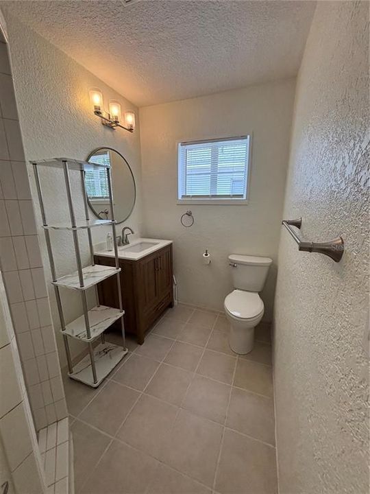For Rent: $1,850 (2 beds, 1 baths, 1200 Square Feet)
