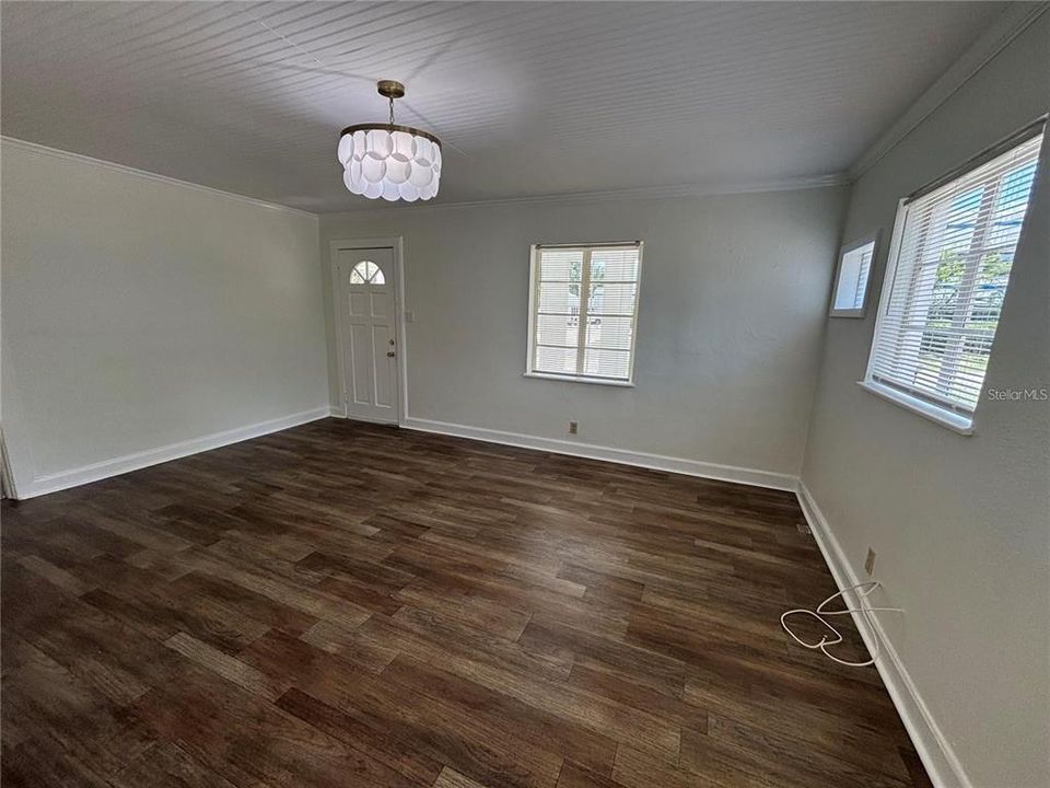 For Rent: $1,850 (2 beds, 1 baths, 1200 Square Feet)