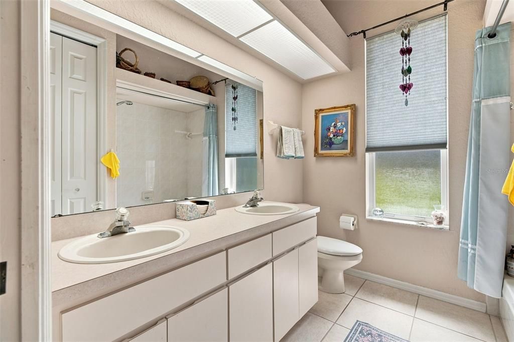 En Venta: $449,000 (3 camas, 2 baños, 2012 Pies cuadrados)