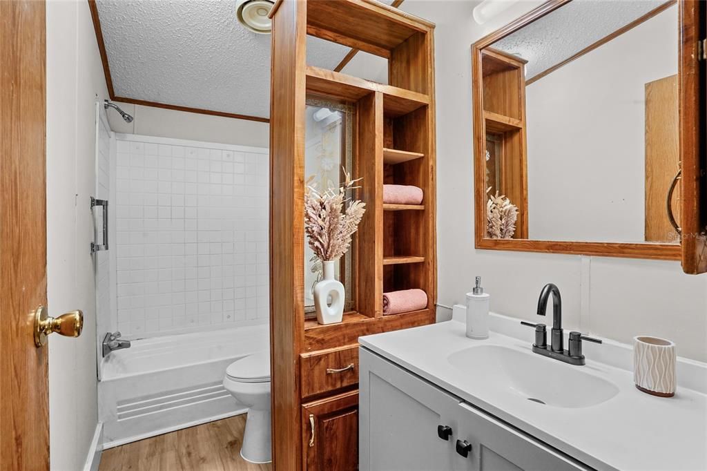 For Sale: $259,999 (3 beds, 2 baths, 1593 Square Feet)