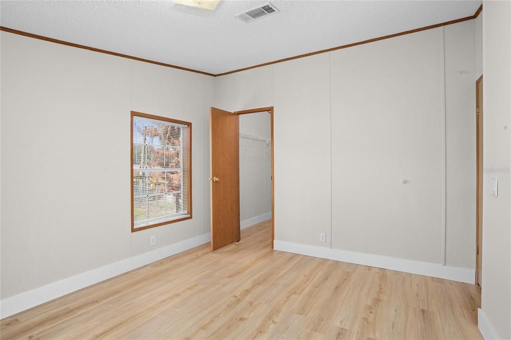 For Sale: $259,999 (3 beds, 2 baths, 1593 Square Feet)