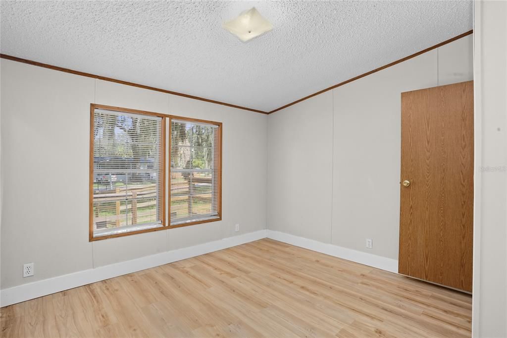 For Sale: $259,999 (3 beds, 2 baths, 1593 Square Feet)