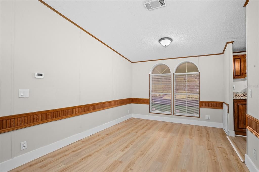 For Sale: $259,999 (3 beds, 2 baths, 1593 Square Feet)
